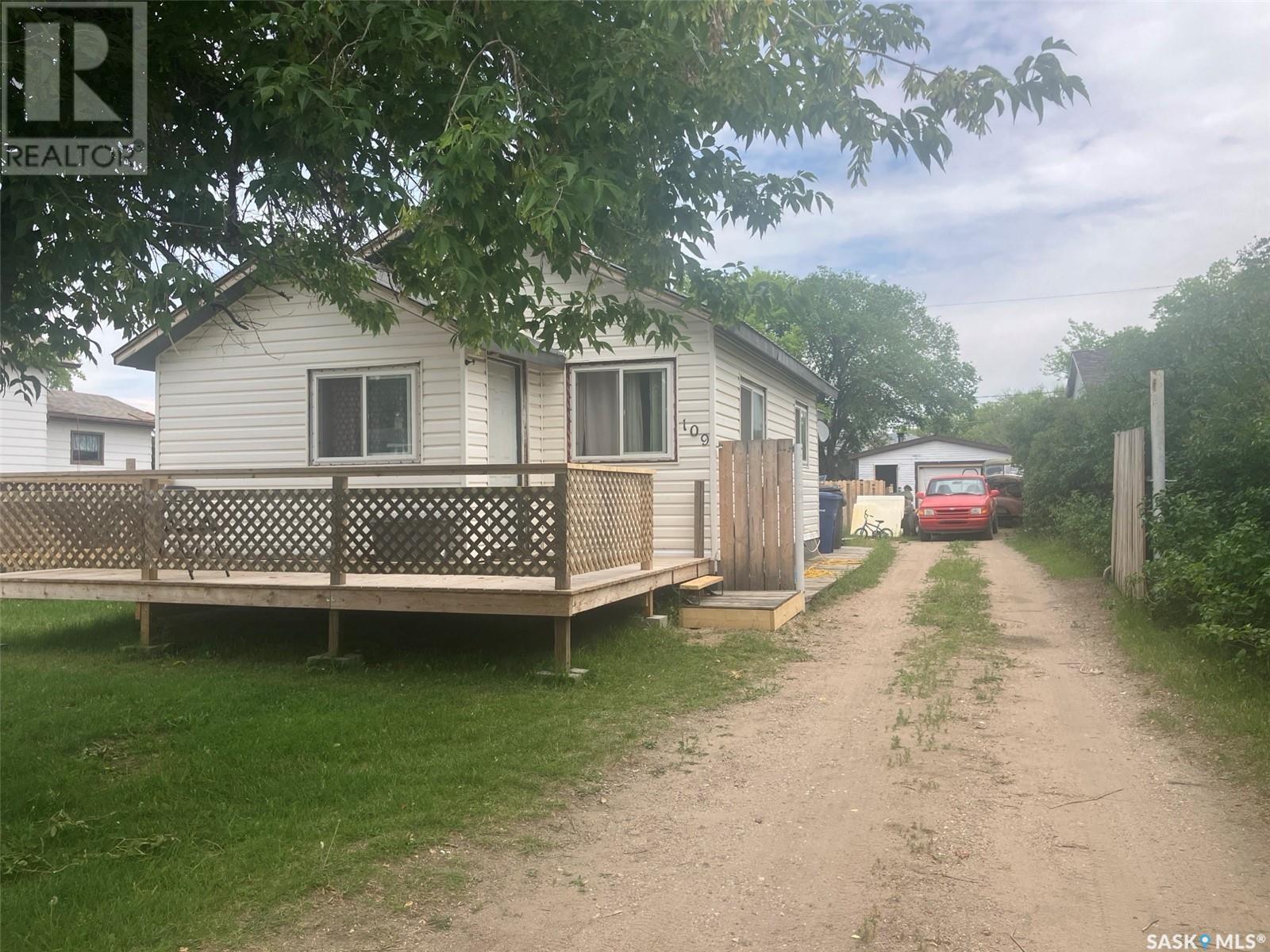109 Seymour St, Nipawin, SK S0E 1E0
