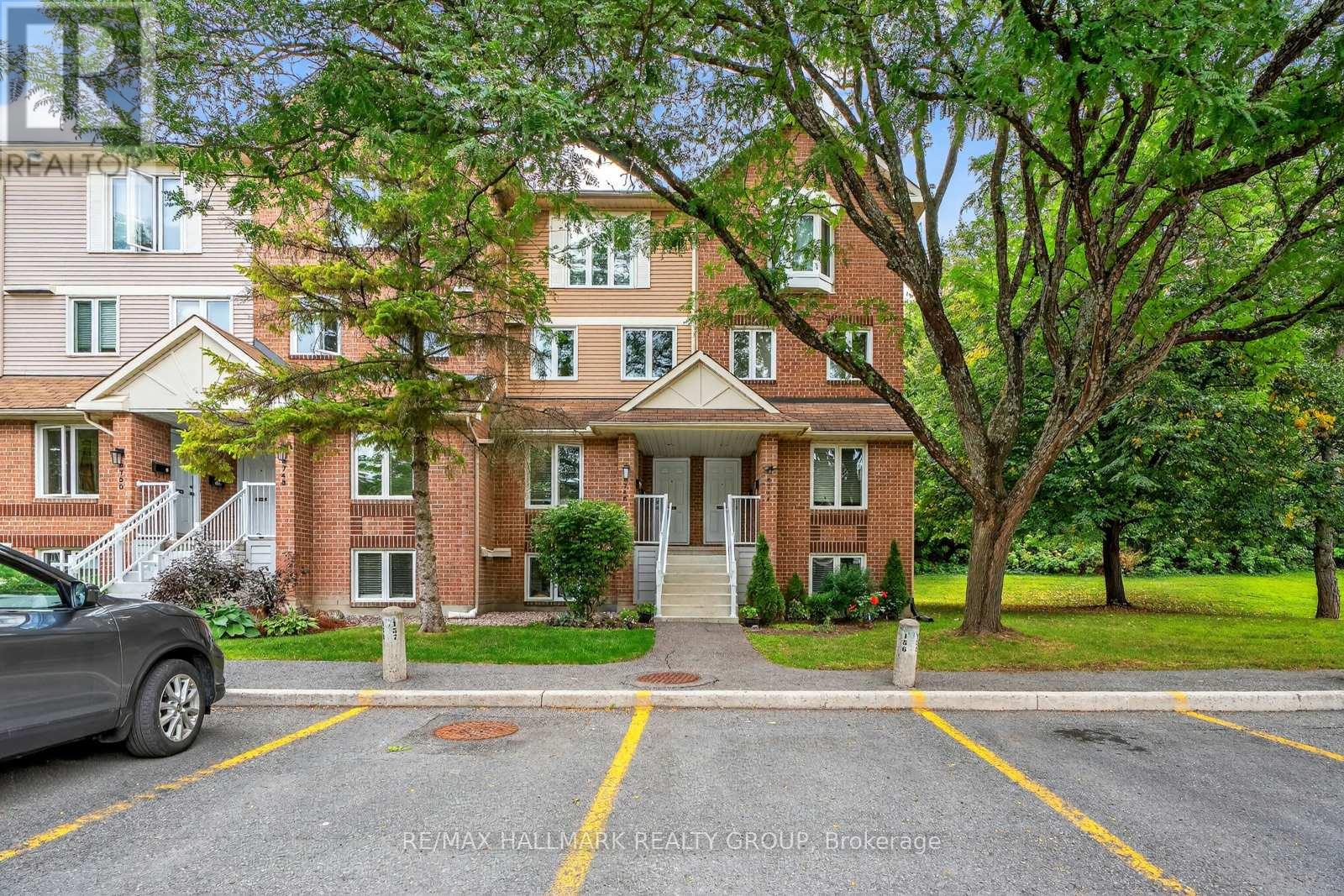 6746 Jeanne-darc Blvd B Blvd, Ottawa, ON K1C 6E9