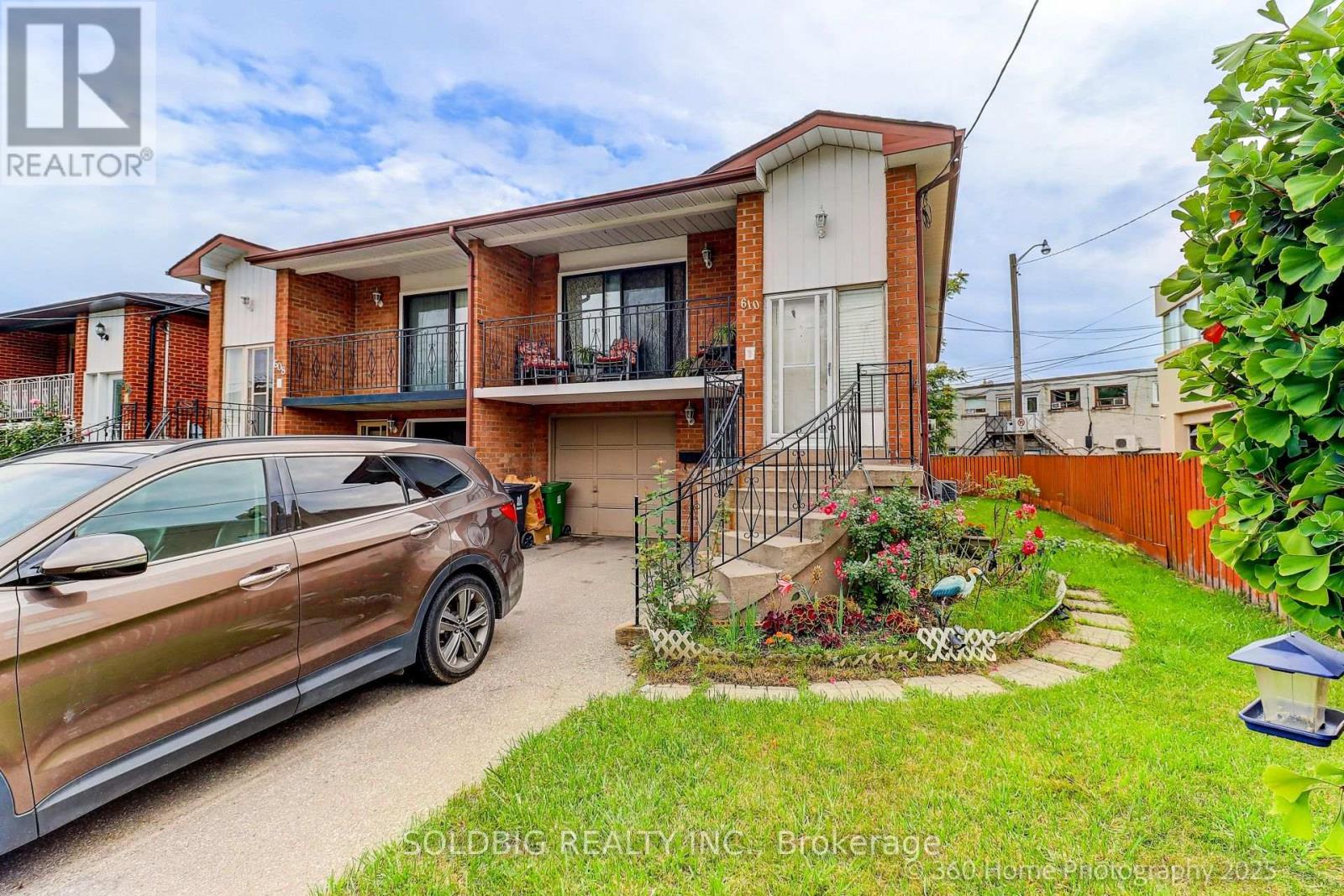 610 Vaughan Rd, Toronto, ON M6C 2R5