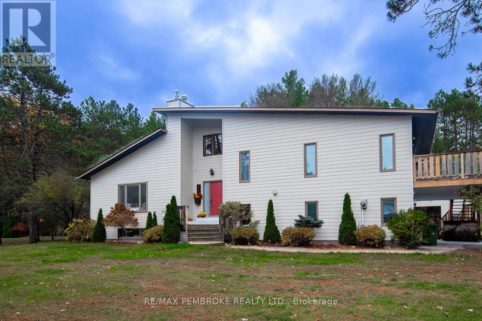 177 Sylvan Dr, Petawawa, ON K8A 6W7