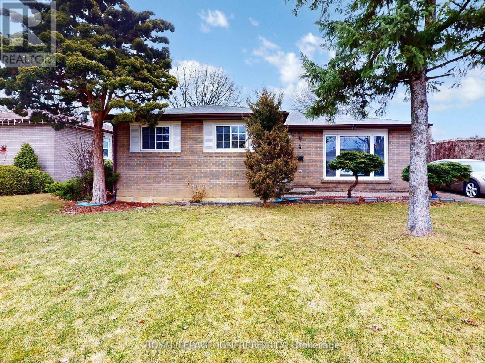 4 Drayton Cres, Brampton, ON L6T 3G7