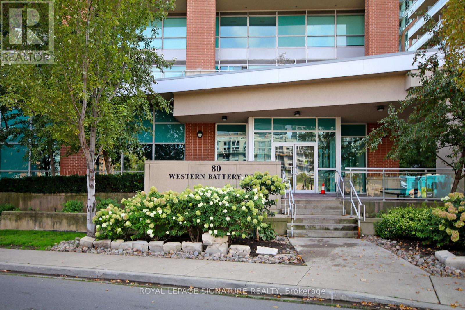 2105 80 Western Battery Rd, Toronto, ON M6K 3S1