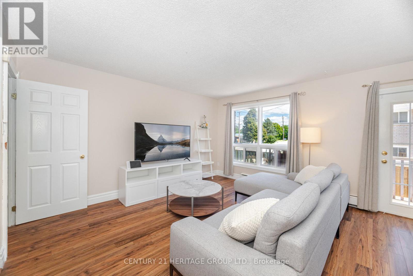 72 Osborn St, Essa, ON L0M 1B0