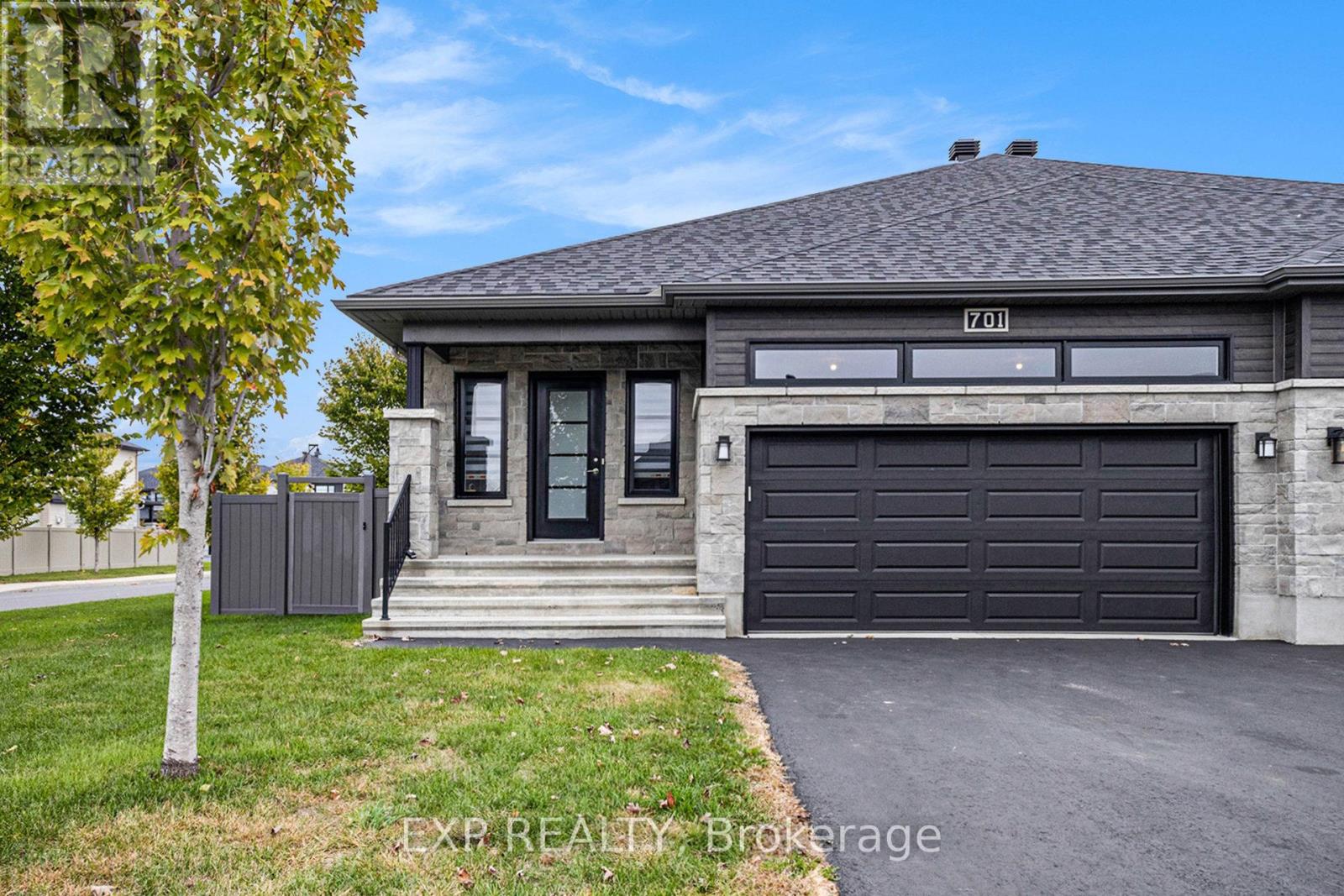 701 Azure St, Russell, ON K4R 0E5