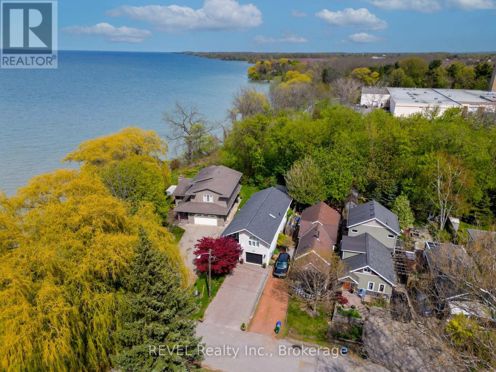 86 Newport St, St. Catharines Port Weller, ON L2M 1P7