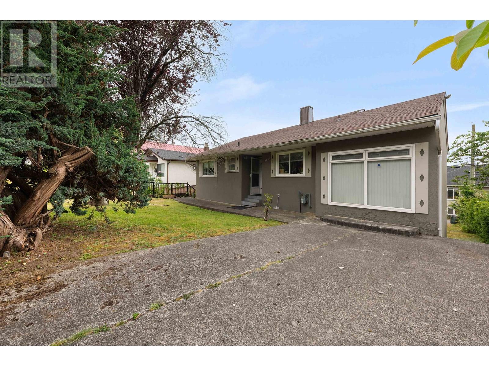 4561 Nanaimo St, Vancouver, BC V5N 5J5