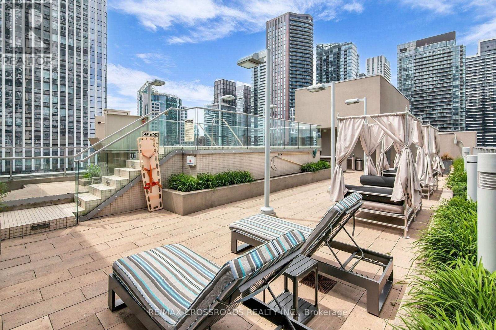 615 21 Nelson St, Toronto, ON M5V 3H9
