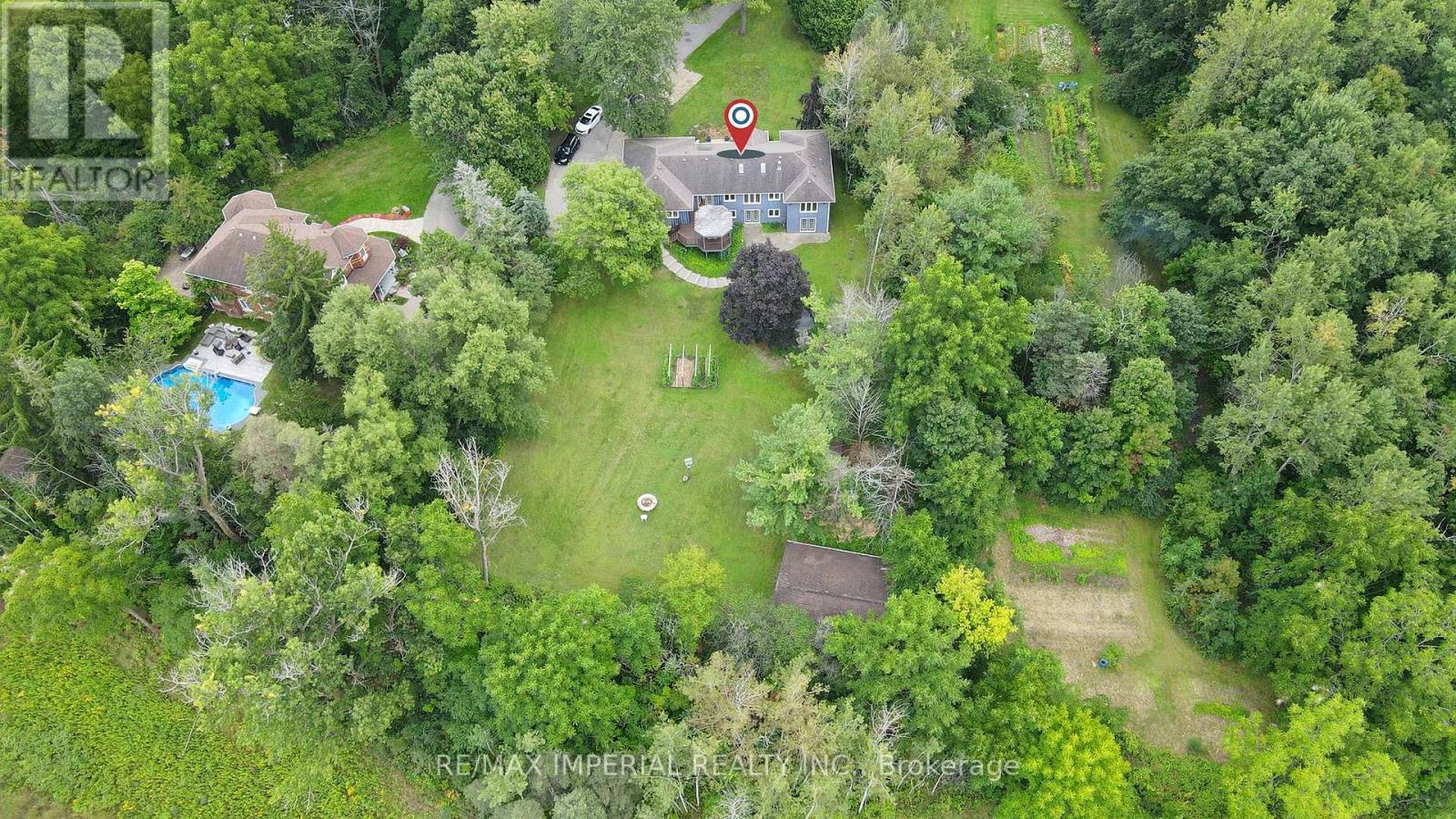 282 Ridge Rd, Aurora, ON L4G 0M3