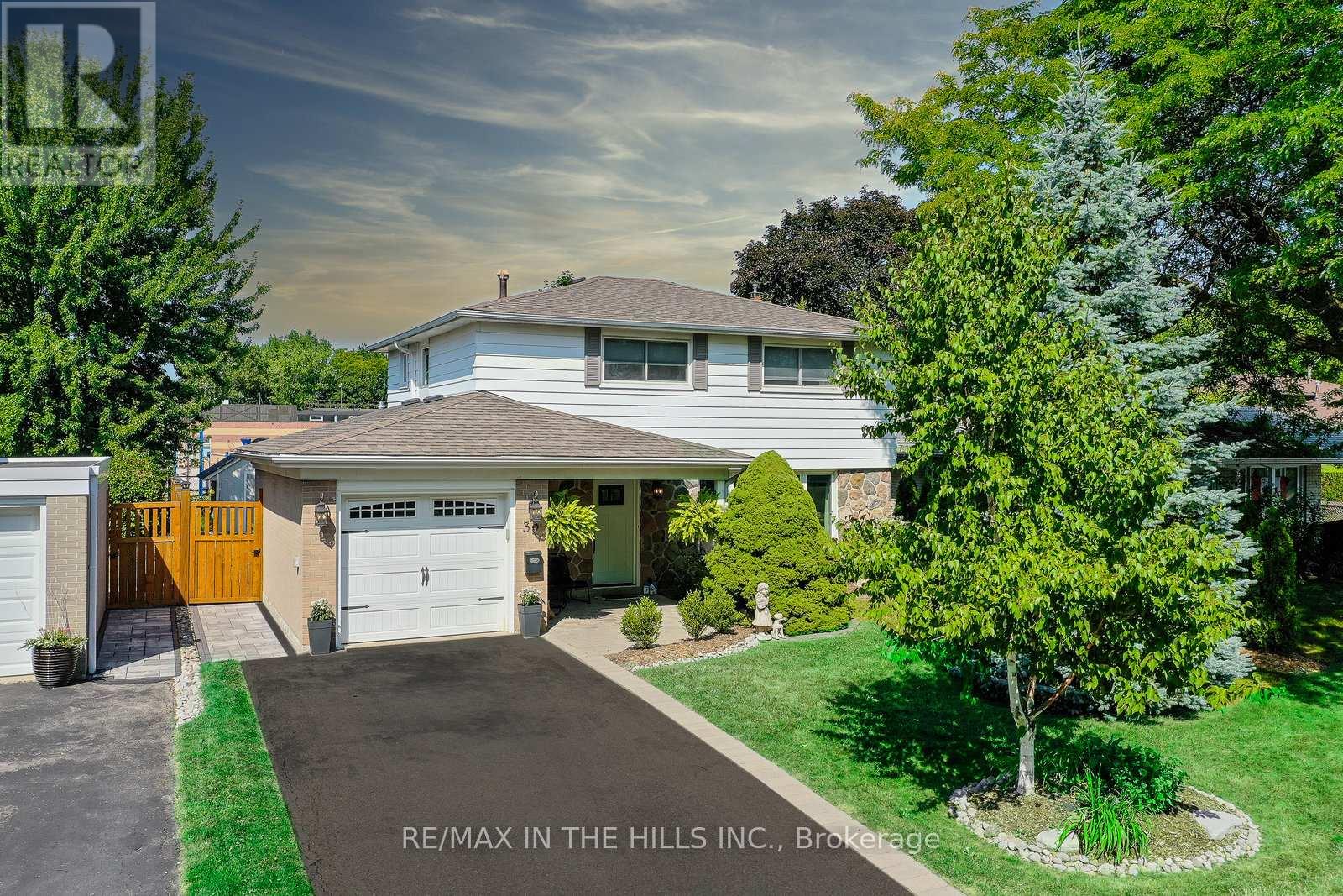 32 Belfountain Ct, Brampton, ON L6W 2N1