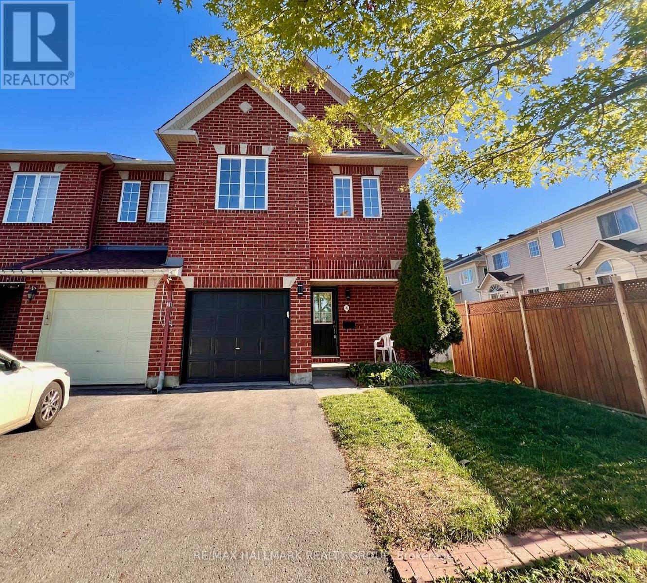 4 Valemont St St, Ottawa, ON K2G 6W2
