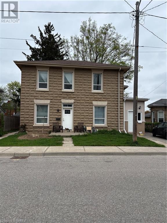 54 Victoria St, Brantford, ON N3S 3K2