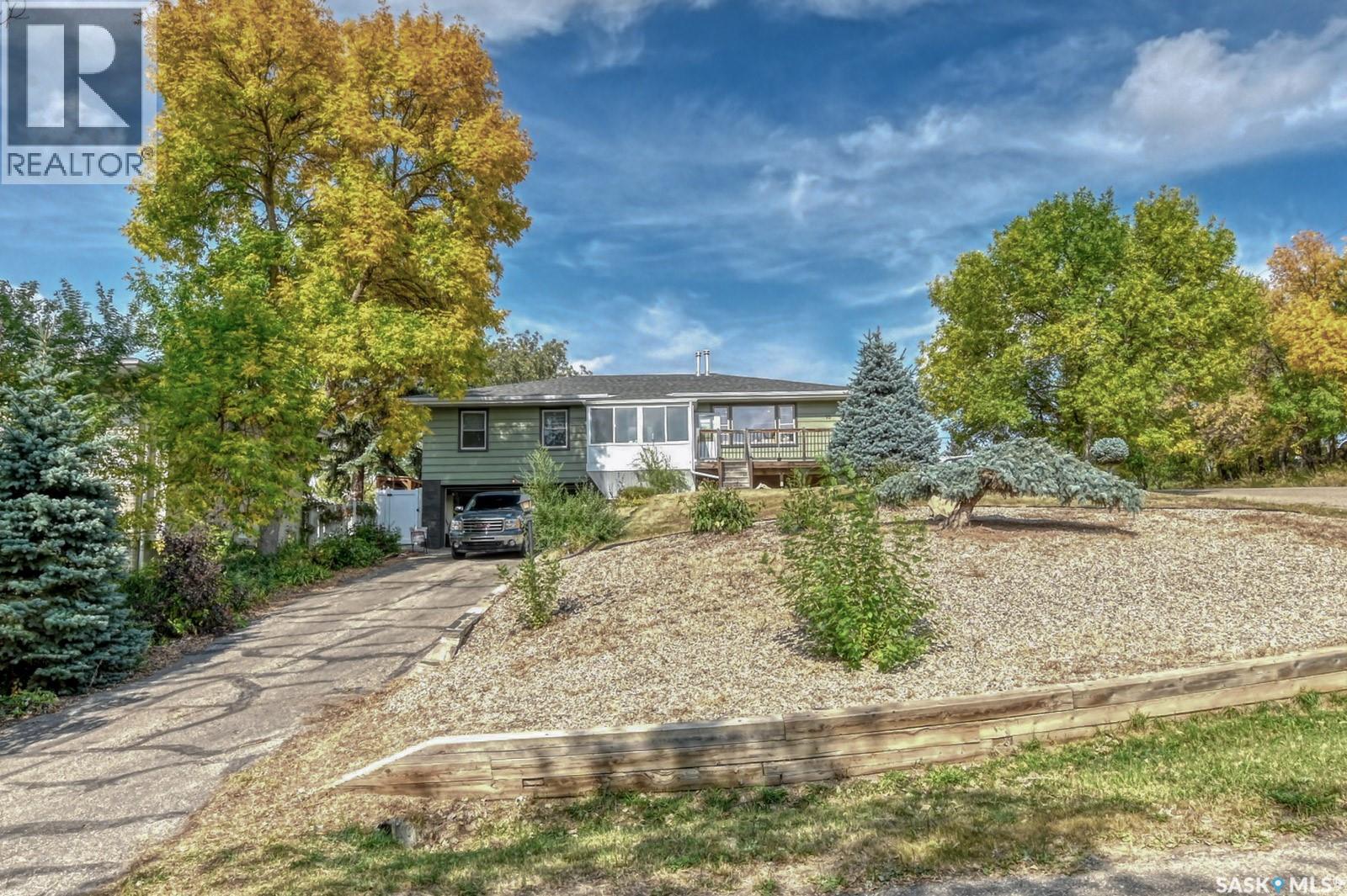 70 Peter Ave, Lumsden, SK S0G 3C0