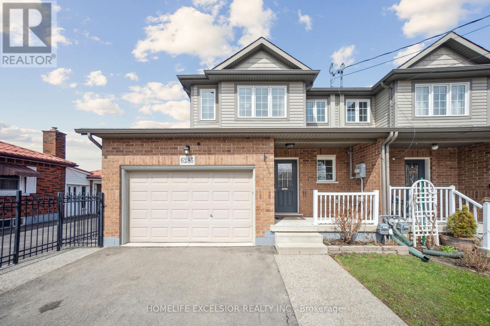 6285 Murray St, Niagara Falls, ON L2G 2K8