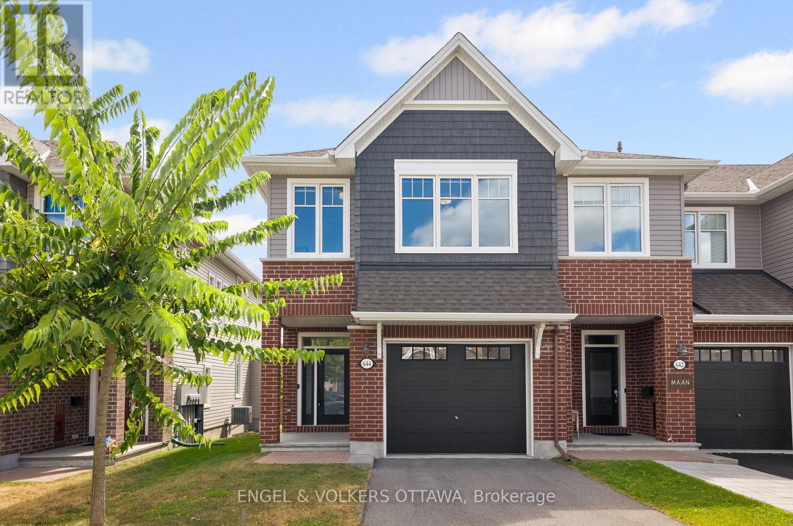 644 Vivera Pl, Ottawa, ON K2S 2N1