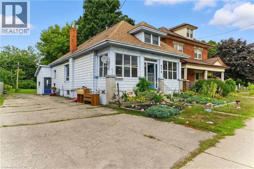 678 Colborne St, Brantford, ON N3S 3P9