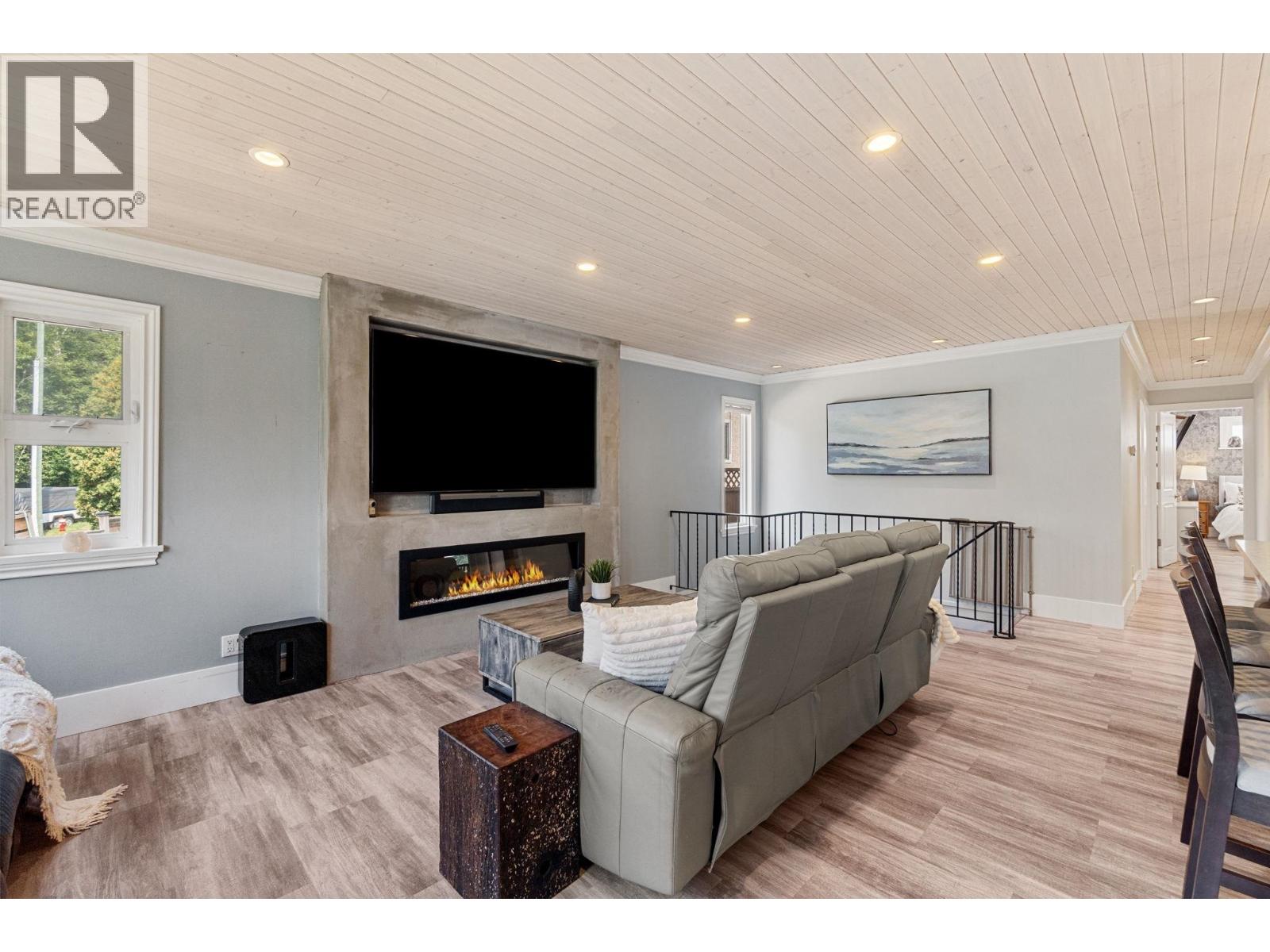 1558 Shaughnessy St, Port Coquitlam, BC V3C 6M4
