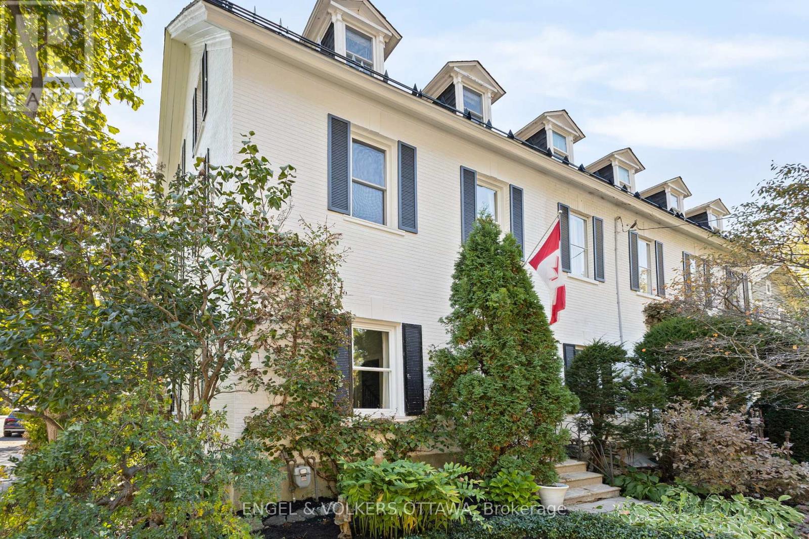 193 Mackay St, Ottawa, ON K1M 2B5