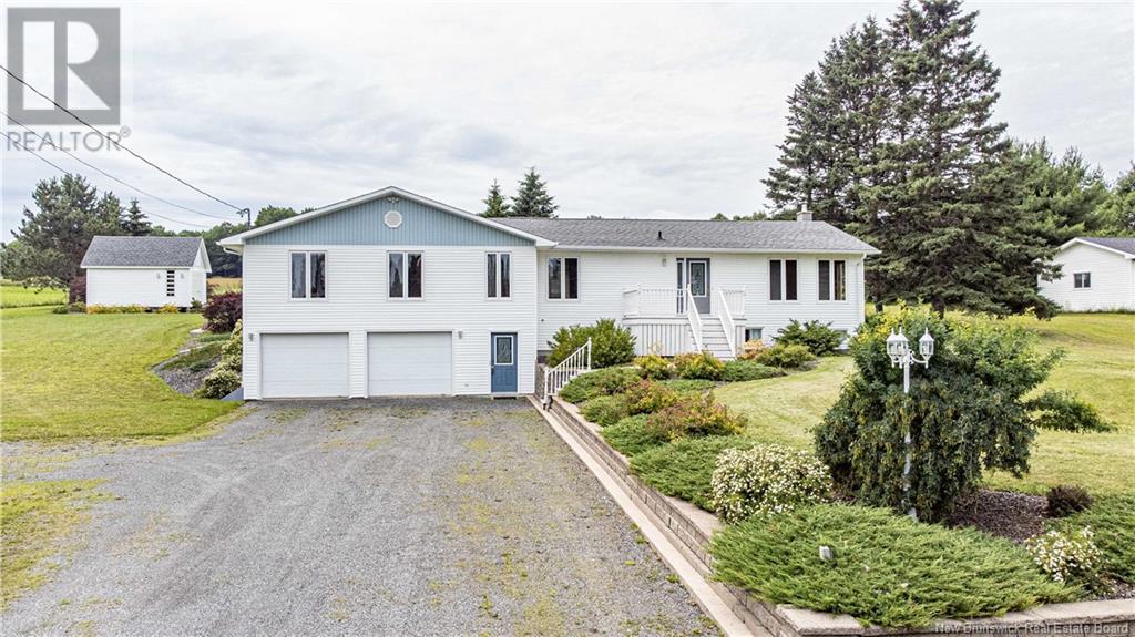 122 Crocks Point Rd, Keswick Ridge, NB E6L 1T5