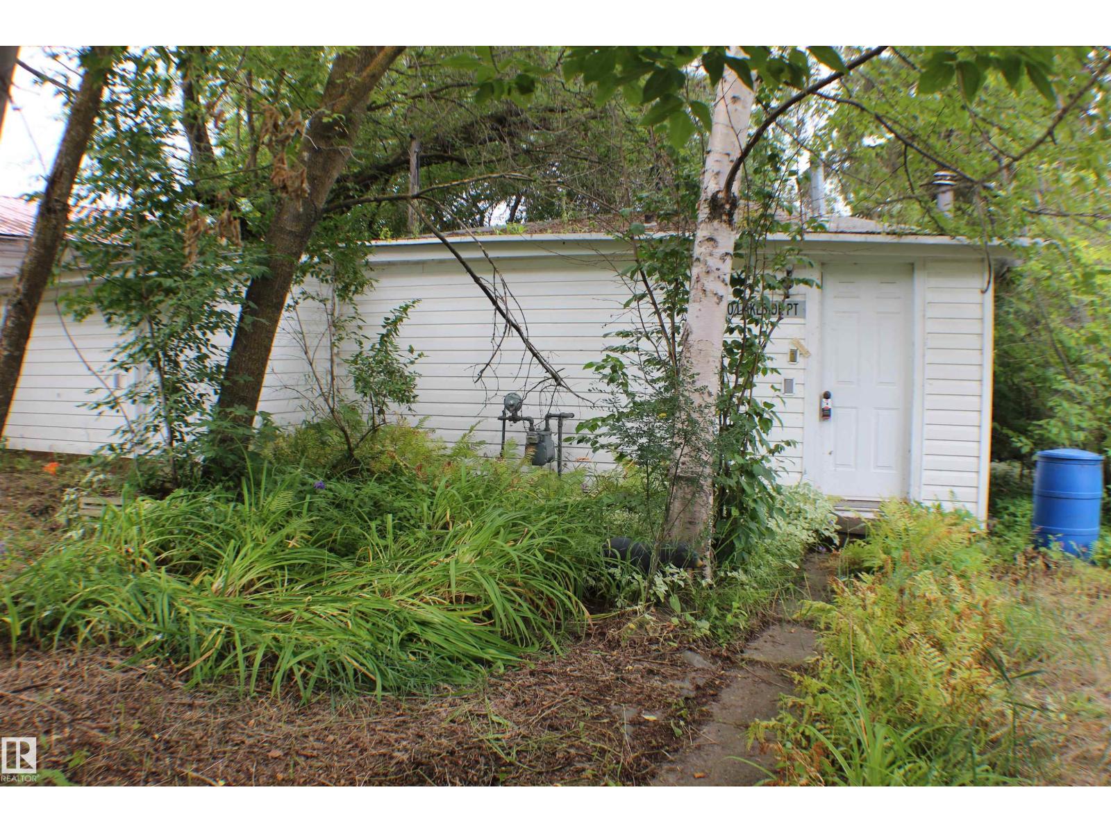 620 Lakeside Pt, Spring Lake, AB T7Z 2T5