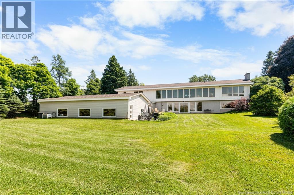 8 Fairway Blvd, Riverview, NB E1B 1S8