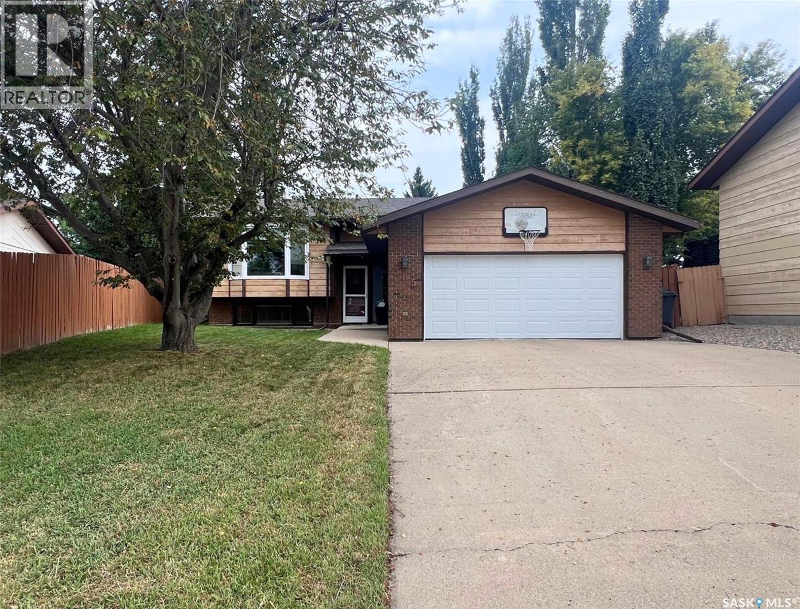 365 Buffalo Pl, Swift Current, SK S9H 4X2