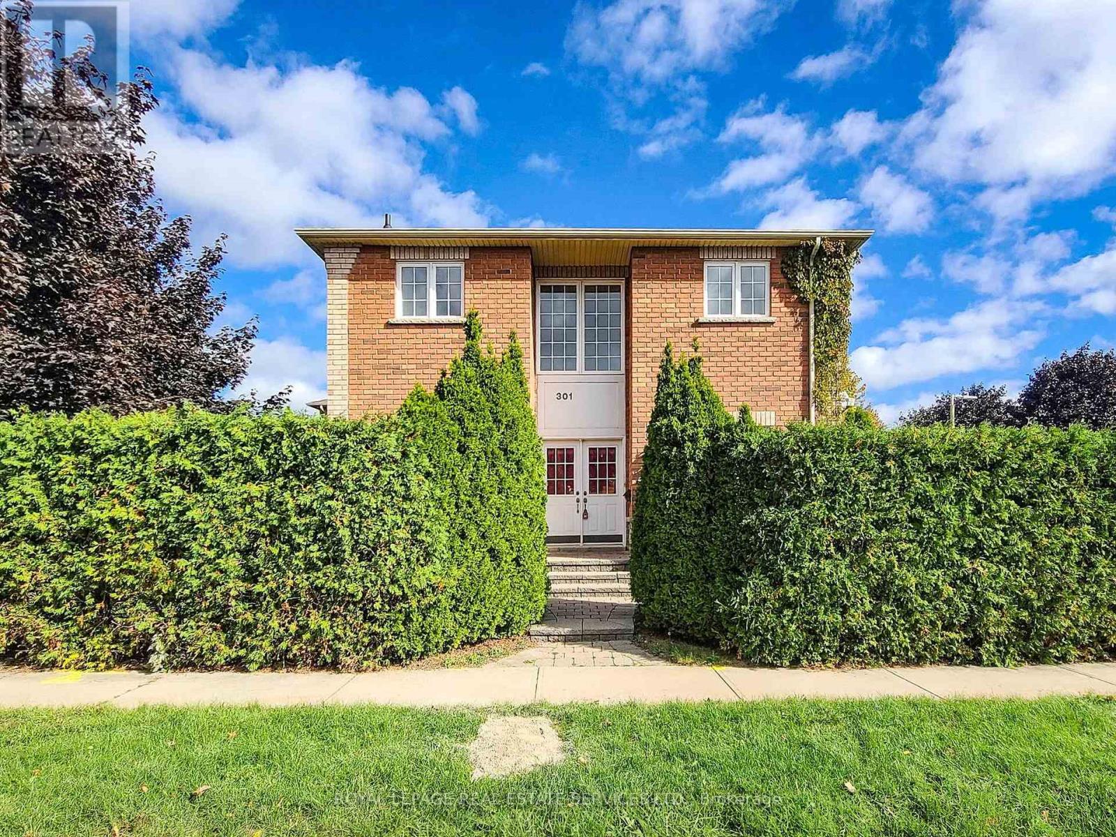 301 Mohawk Rd, Oakville, ON L6L 6P9