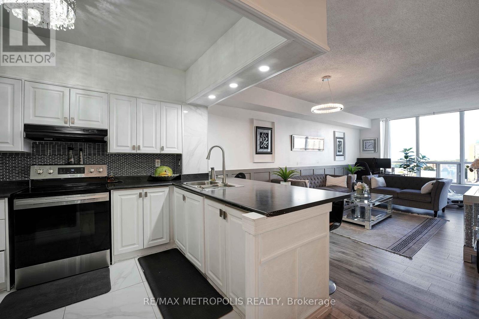1011 410 Mclevin Ave, Toronto, ON M1B 5J5