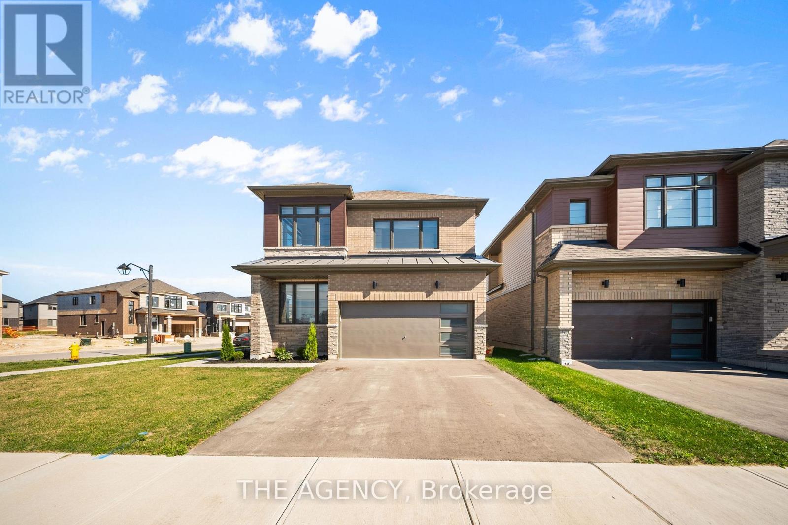 1 Bee Cres, Brantford, ON N3T 0V7