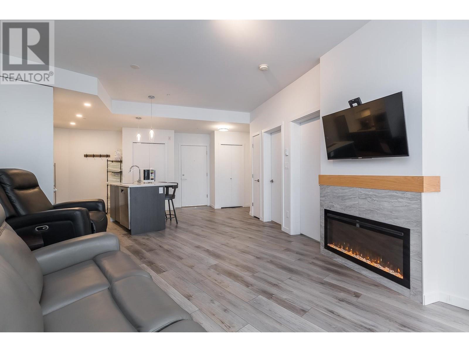 11641 227 Street Unit 403, Maple Ridge, BC V2X 2L9