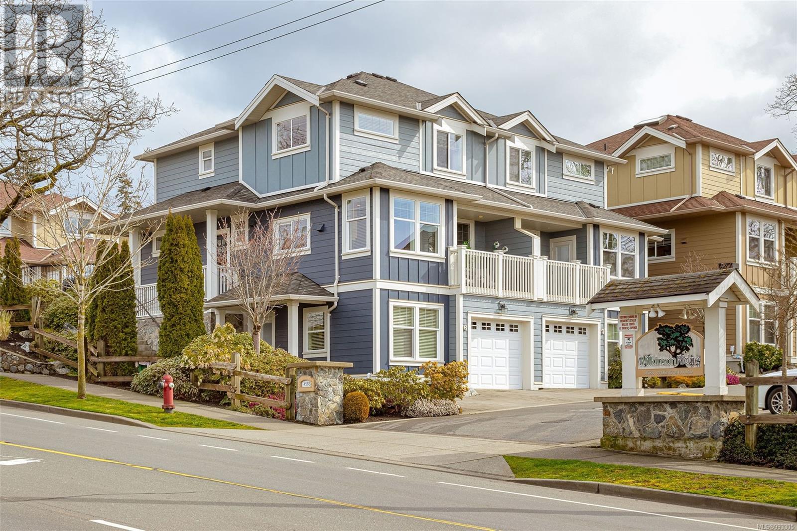 4583 Wilkinson Rd Unit 6 Rd, Saanich, BC V8Z 5C3