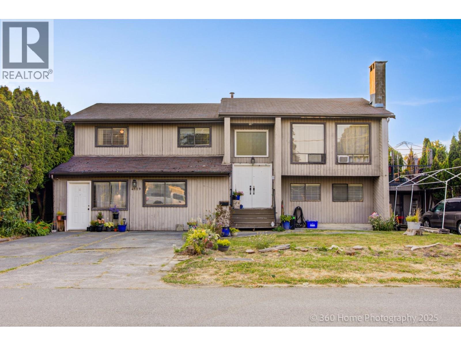 4529 Savoy St, Delta, BC V4K 1P4
