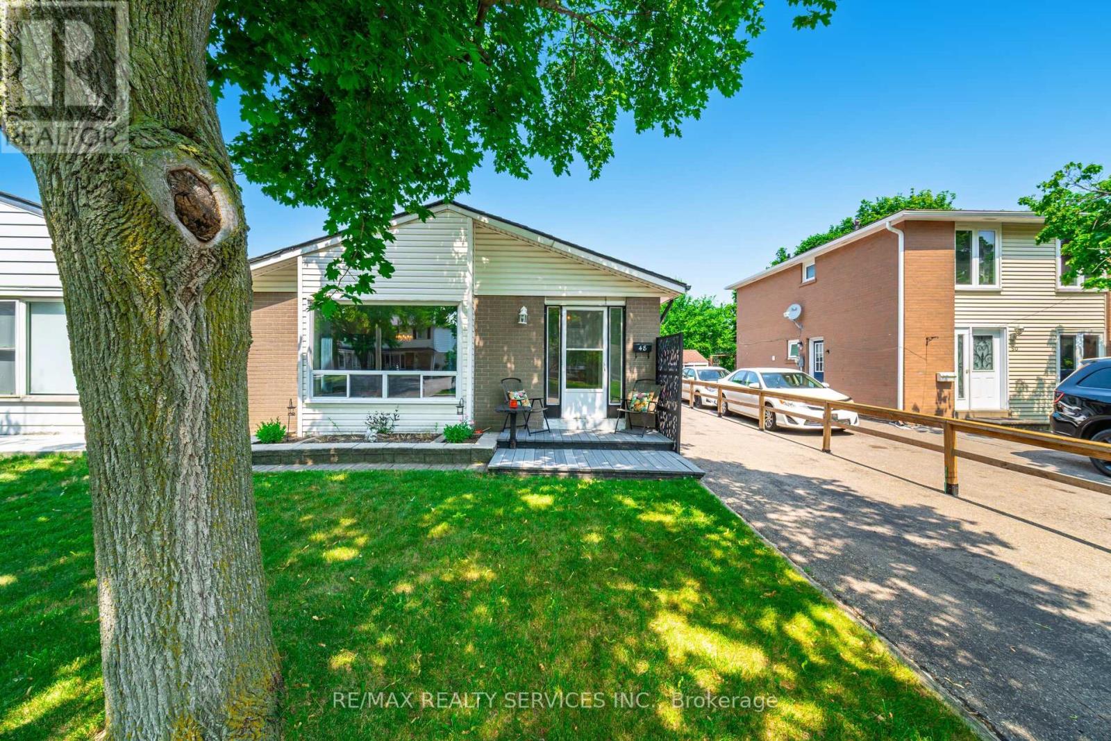 48 Glenmore Cres, Brampton, ON L6S 1H8