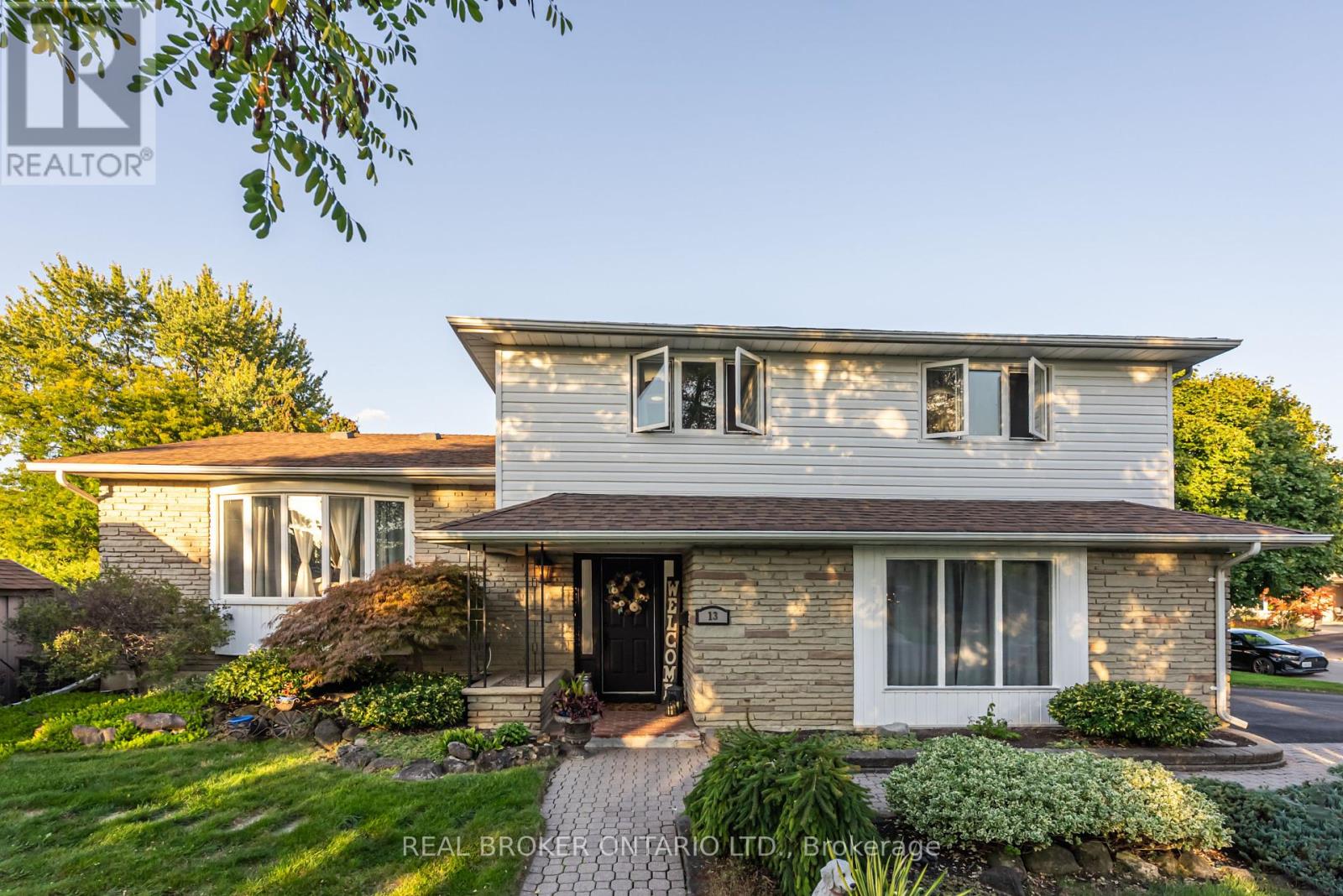 13 Pine Tree Cres, Brampton, ON L6W 1C7