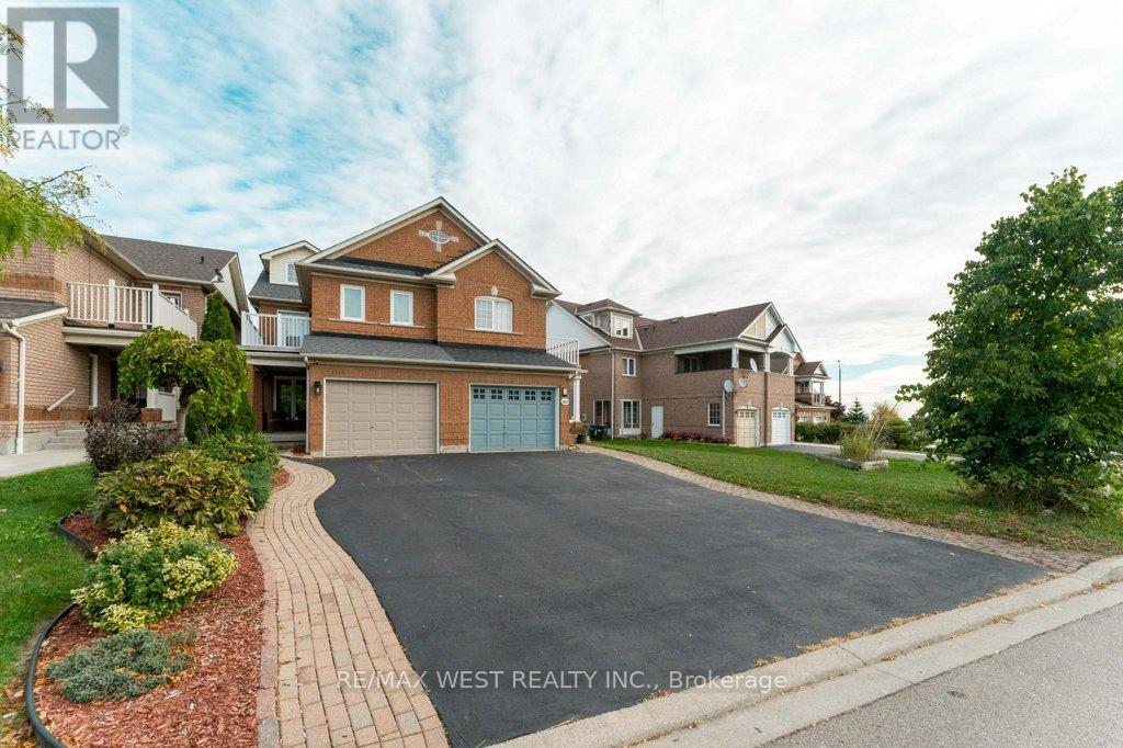 3143 Clayhill Rd, Mississauga, ON L5B 4J3