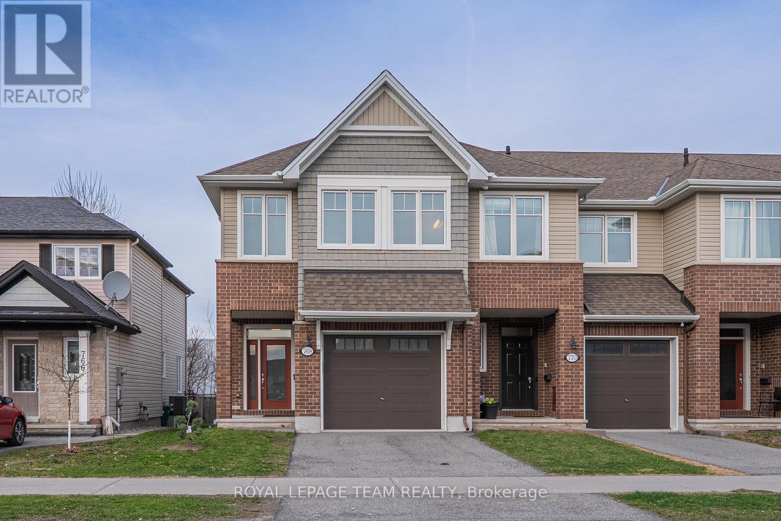 768 Cedar Creek Dr, Ottawa, ON K1T 0B2