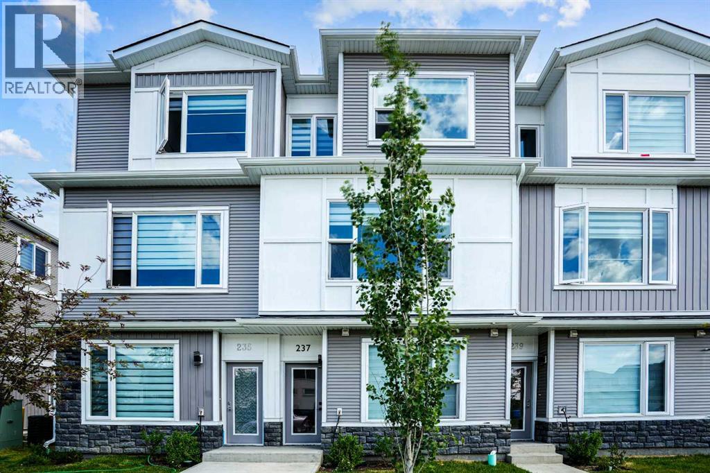237 Saddlepeace Cres NE, Calgary, AB T3J 5S6