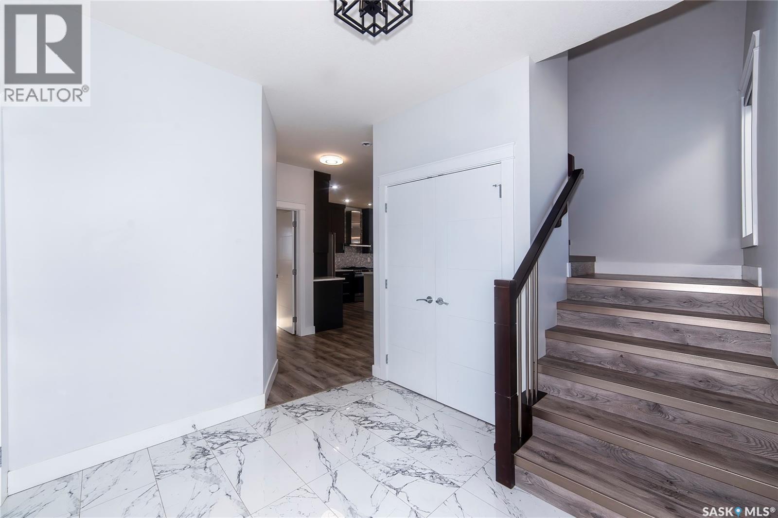 547 Kalra St, Saskatoon, SK S7W 1E8