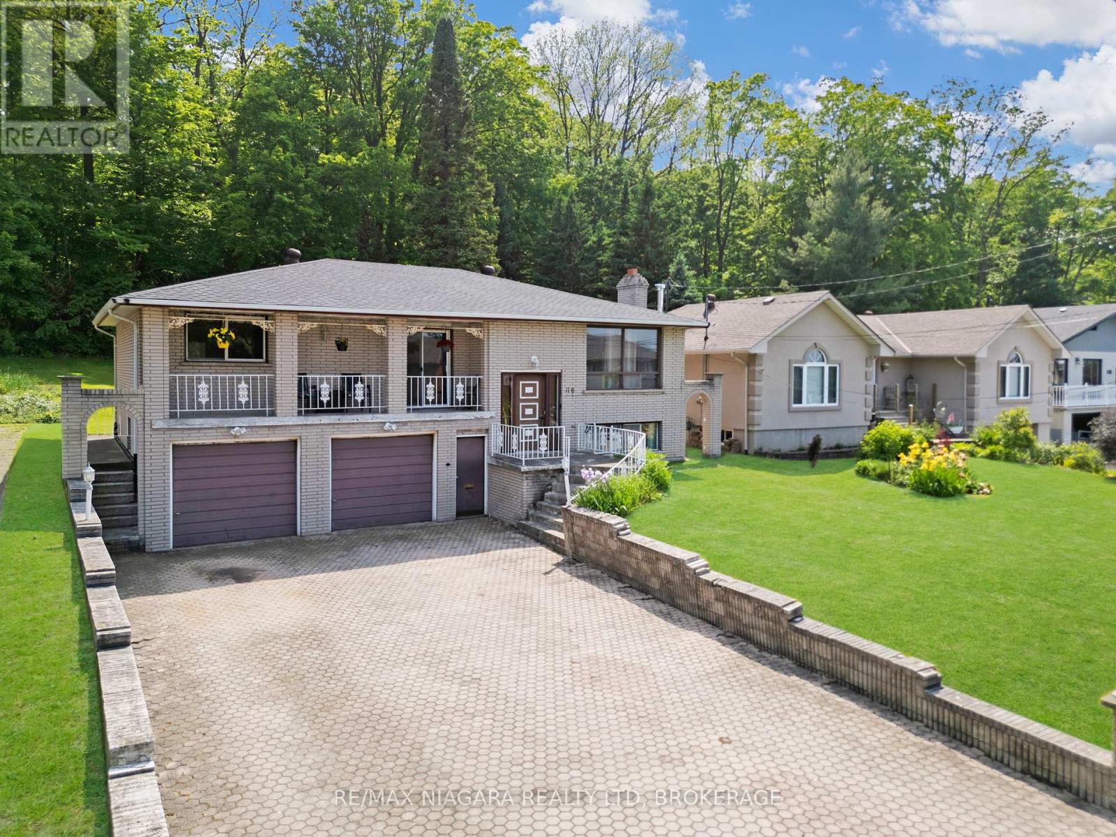 116 Pine Dr, Hamilton, ON L8G 3B7