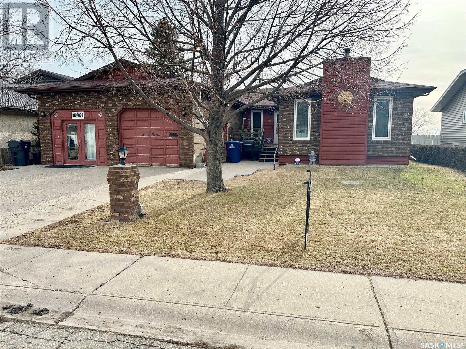 706 Dieppe Dr, Weyburn, SK S4H 3G8