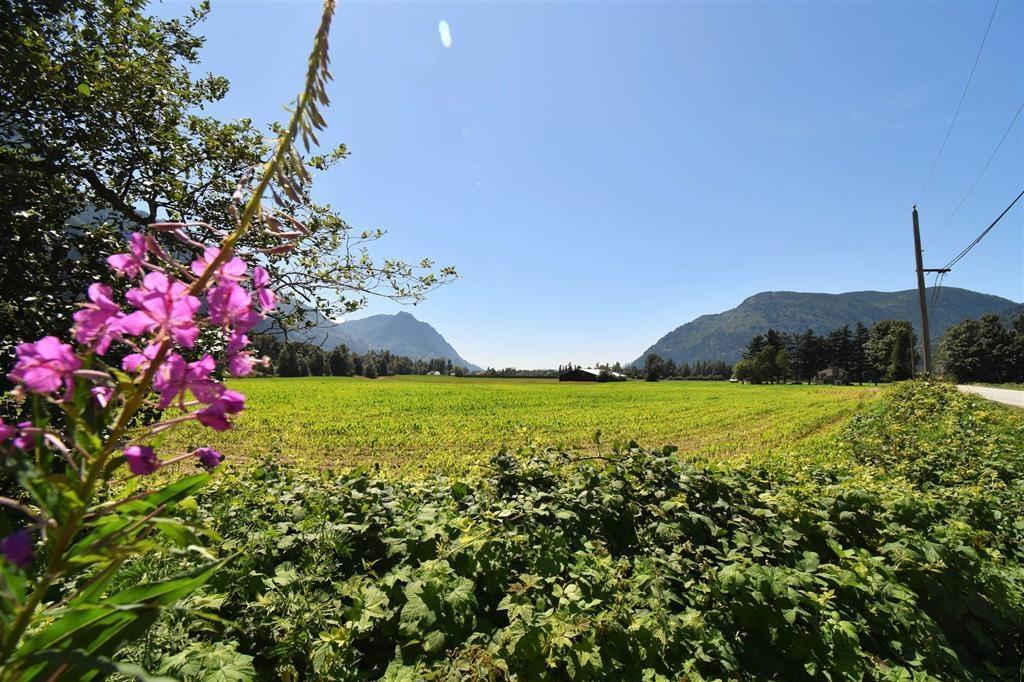 59280 St Elmo Roadlaidlaw, Hope, BC V0X 1L2