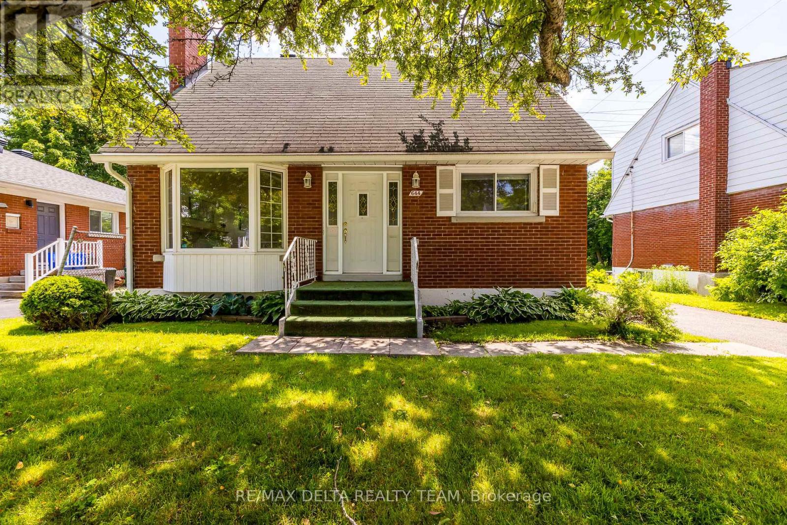 644 Browning Ave, Ottawa, ON K1G 0T9
