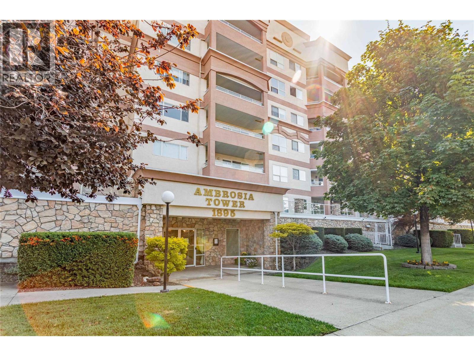 1895 Ambrosi Road Unit 303, Kelowna, BC V1Y 4R8