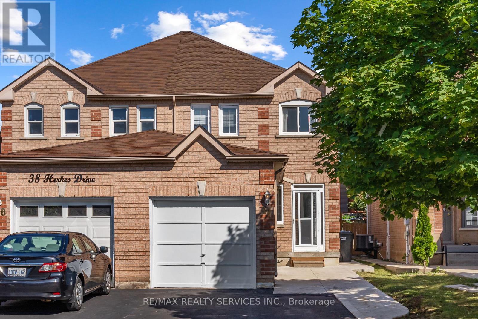 40 Herkes Dr, Brampton, ON L6Y 5B2