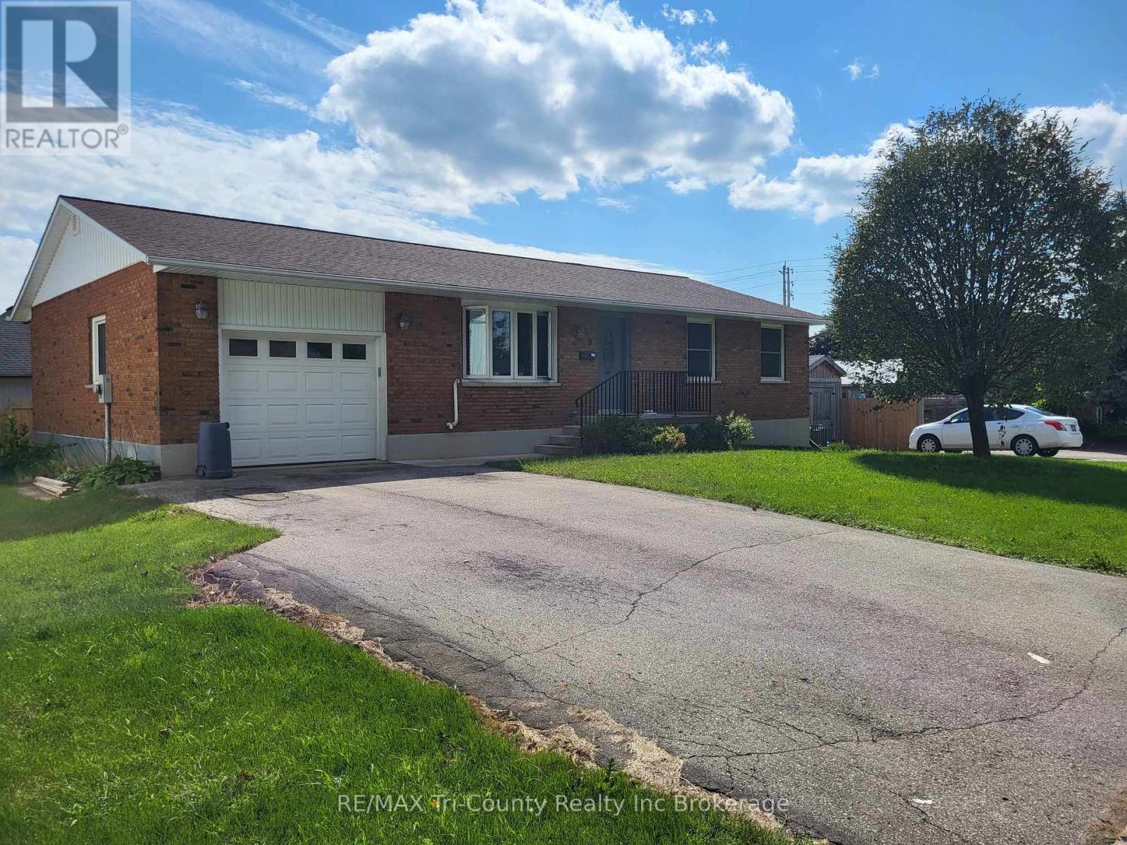 9 Nelson St, Tillsonburg, ON N4G 4T5