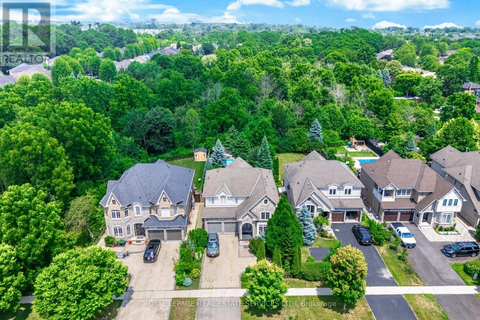 215 Burloak Dr, Oakville, ON L6L 6T6