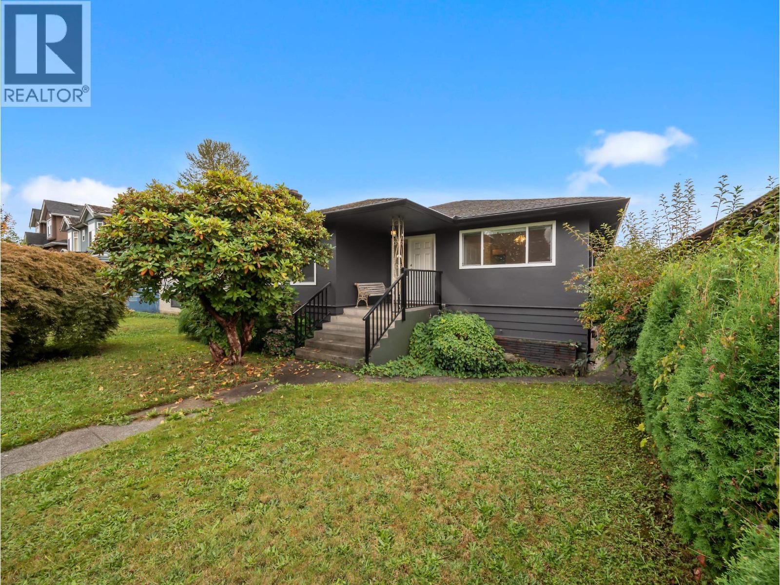 2624 E 1st Ave, Vancouver, BC V5M 1A5