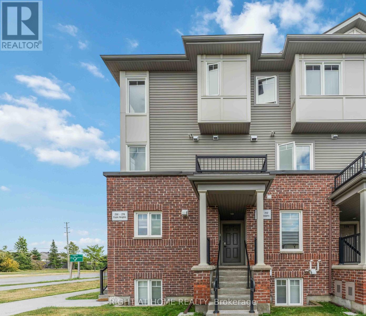 250 Espin Hts, Ottawa, ON K2J 0Y7