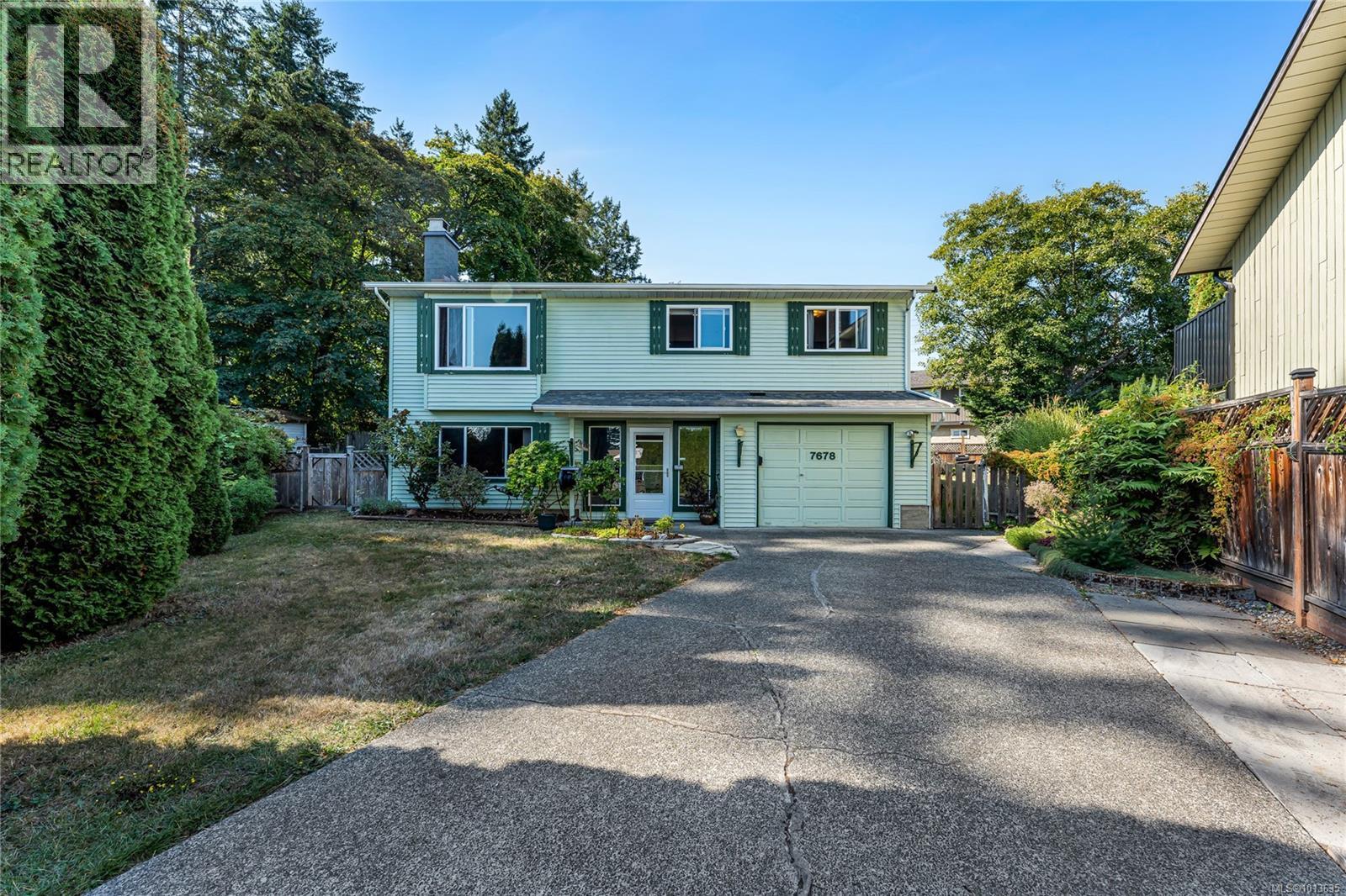 7678 Grieve Cres, Central Saanich, BC V8M 1L6