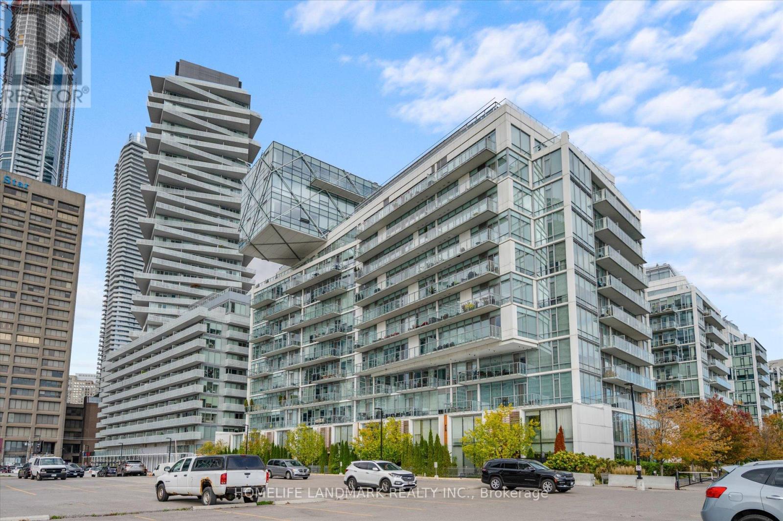 102 29 Queens Quay E, Toronto, ON M5E 0A4