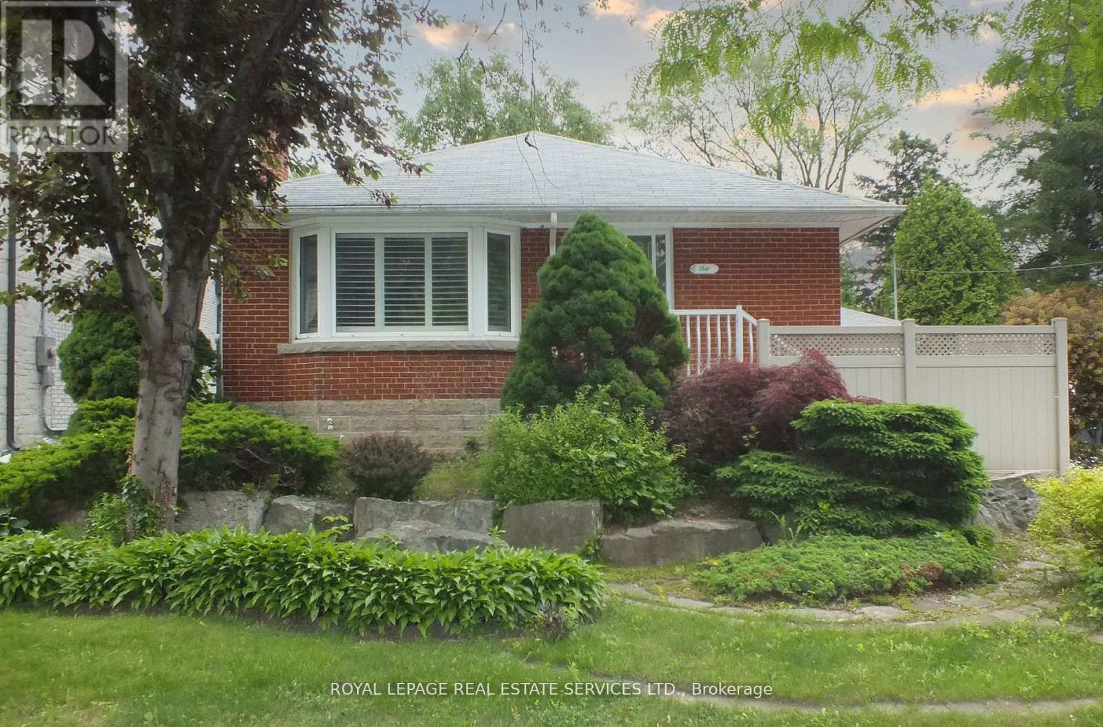 1361 Kenmuir Ave, Mississauga, ON L5G 4B3